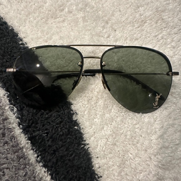 Saint Laurent - Picture 1 of 3